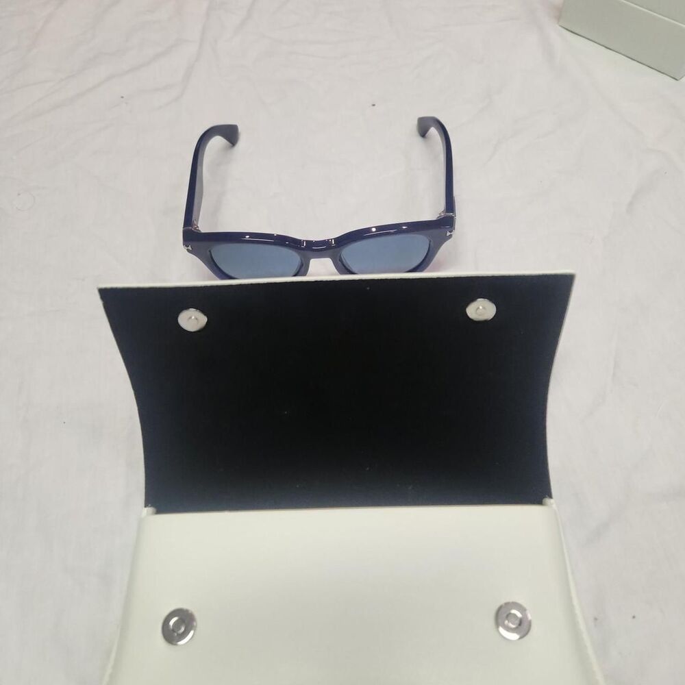 Burberry Navy Blue Sunglasses - Picture 6 of 8